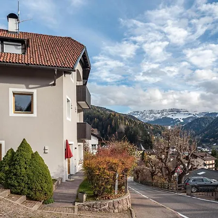 Apartment Saslonch Stlarida *